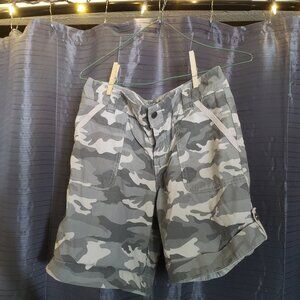 Carhartt Camo Relaxed Fit Shorts - Size 4